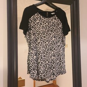 Reitmans leopard print tee